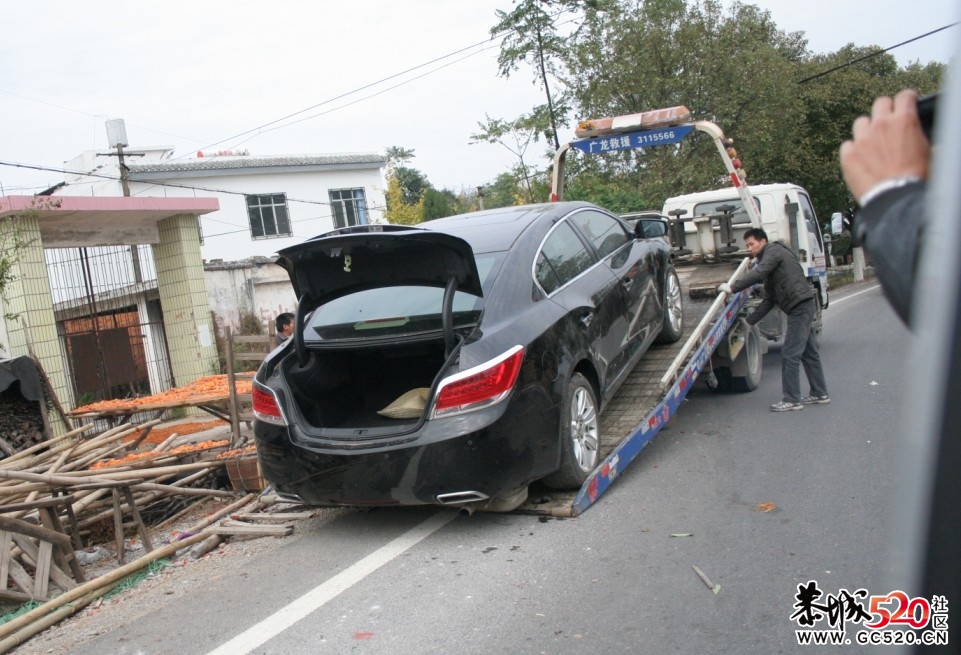 今天在栗木六岭看到的车祸，快过年了，开车慢点哟91 / 作者:恭城人 / 帖子ID:5942
