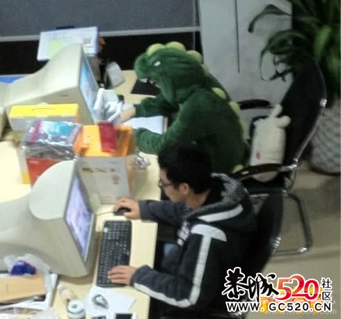 每个人都有一个很 四 的朋友204 / 作者:火星娃崽 / 帖子ID:6024