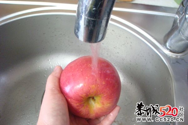 苹果带皮吃更有营养，清洗苹果小窍门944 / 作者:排排坐分果果 / 帖子ID:6027