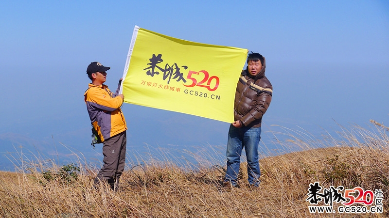 那山，那水，那黄色的草原，还有我们520旗子！（燕子山）956 / 作者:红日叔叔 / 帖子ID:6015