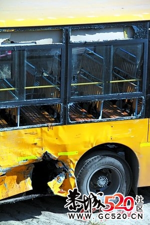 广东顺德一校车被货车撞出大洞 37名学生受伤258 / 作者:小雨点 / 帖子ID:6074