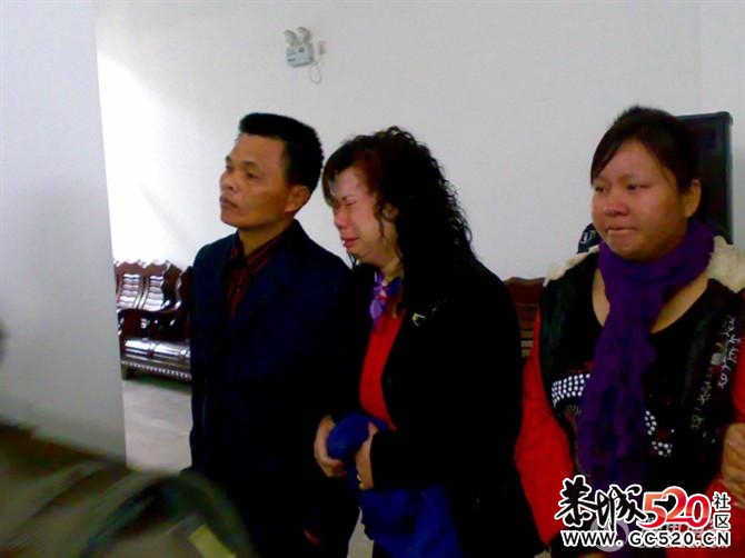 新娘结婚前8天遇害 新郎抱遗照殡仪馆办婚礼892 / 作者:罗少爷 / 帖子ID:6908