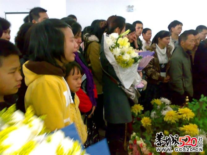 新娘结婚前8天遇害 新郎抱遗照殡仪馆办婚礼111 / 作者:罗少爷 / 帖子ID:6908