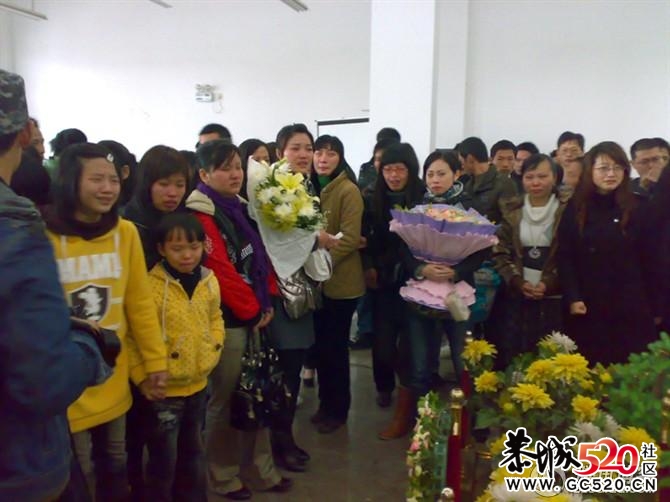 新娘结婚前8天遇害 新郎抱遗照殡仪馆办婚礼367 / 作者:罗少爷 / 帖子ID:6908
