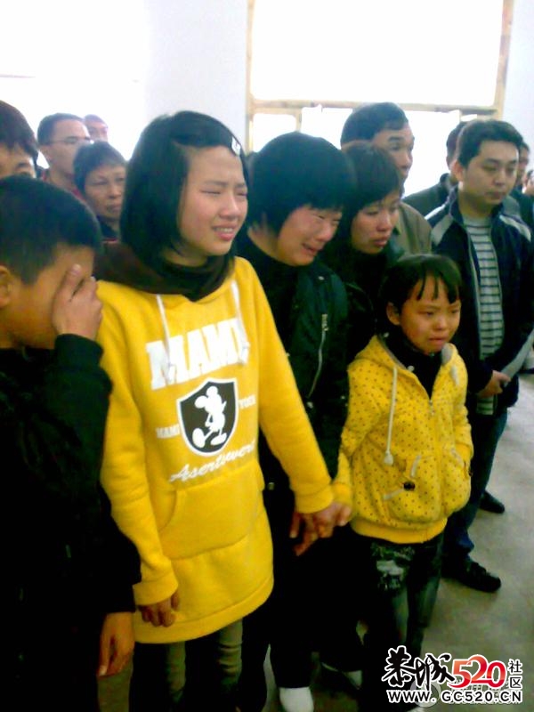 新娘结婚前8天遇害 新郎抱遗照殡仪馆办婚礼16 / 作者:罗少爷 / 帖子ID:6908