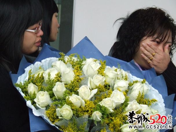 新娘结婚前8天遇害 新郎抱遗照殡仪馆办婚礼606 / 作者:罗少爷 / 帖子ID:6908