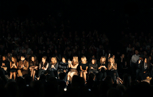 发几张唯美的GIF动态图、供签名用。3 / 作者:请在我身后 / 帖子ID:7678