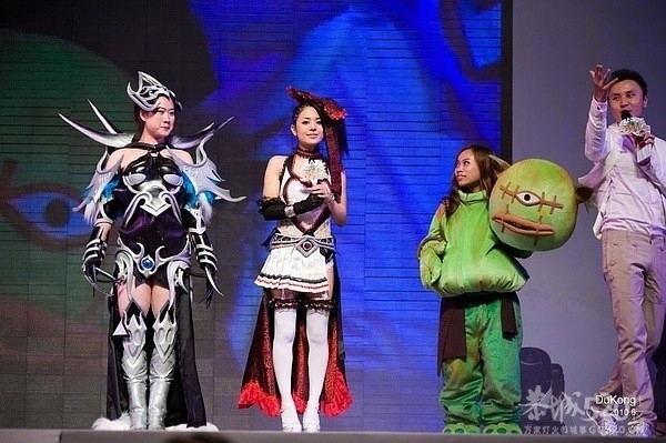 凤儿，别看了 你还是把头套带上吧 哈哈哈298 / 作者:请叫我宅男先生 / 帖子ID:7881