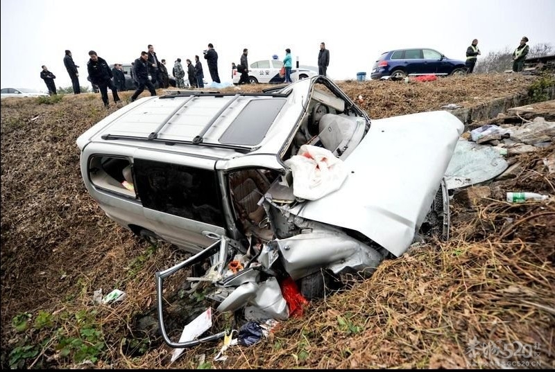 平乐县发生重大车祸 7死1伤666 / 作者:鸭子哥 / 帖子ID:8982