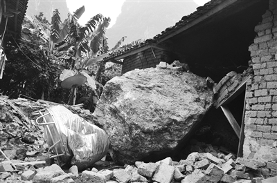 男童被埋废墟下50分钟后获救982 / 作者:笑看$颩囩 / 帖子ID:9061