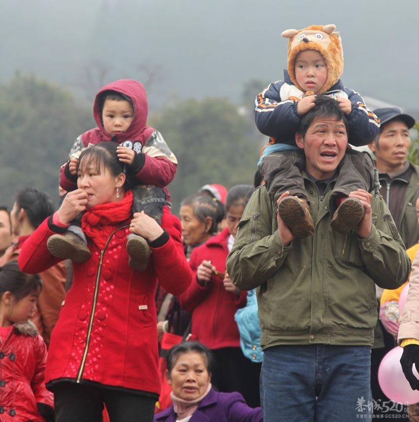 人民网：延承了700多年的恭城瑶民花炮会期21 / 作者:翠峰紫阳 / 帖子ID:9413