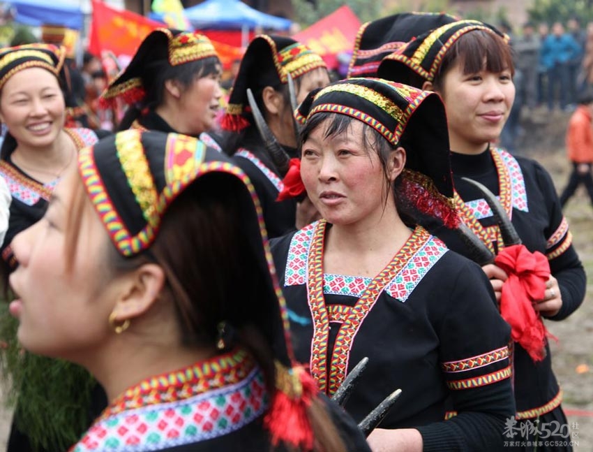 人民网：延承了700多年的恭城瑶民花炮会期862 / 作者:翠峰紫阳 / 帖子ID:9413