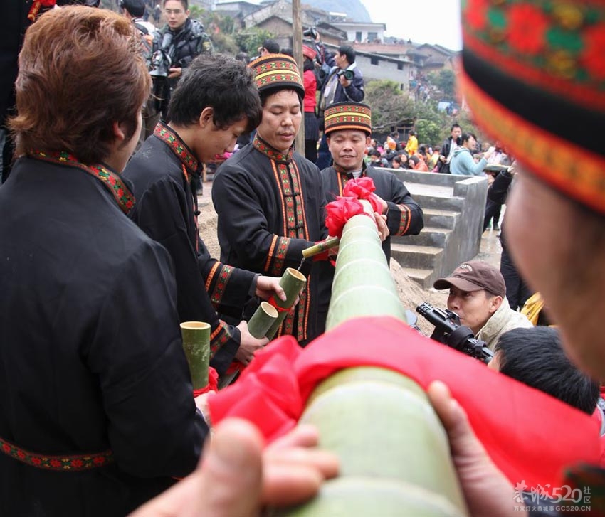 人民网：延承了700多年的恭城瑶民花炮会期693 / 作者:翠峰紫阳 / 帖子ID:9413