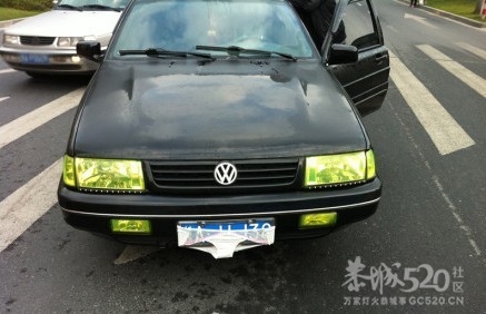 桑塔纳蕾丝内裤挡车牌 很雷人26 / 作者:根本不服 / 帖子ID:9714