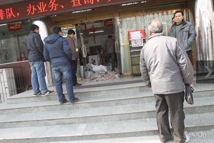 牛！！！城管在联通营业厅堆垃圾迫其停业整改548 / 作者:习惯有你 / 帖子ID:9841