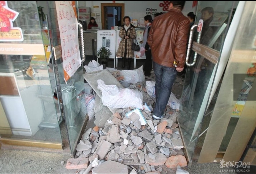 牛！！！城管在联通营业厅堆垃圾迫其停业整改249 / 作者:习惯有你 / 帖子ID:9841
