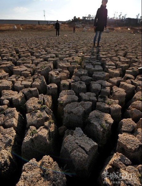云南“三年连旱” 多座水库干涸43 / 作者:小雨点 / 帖子ID:10238