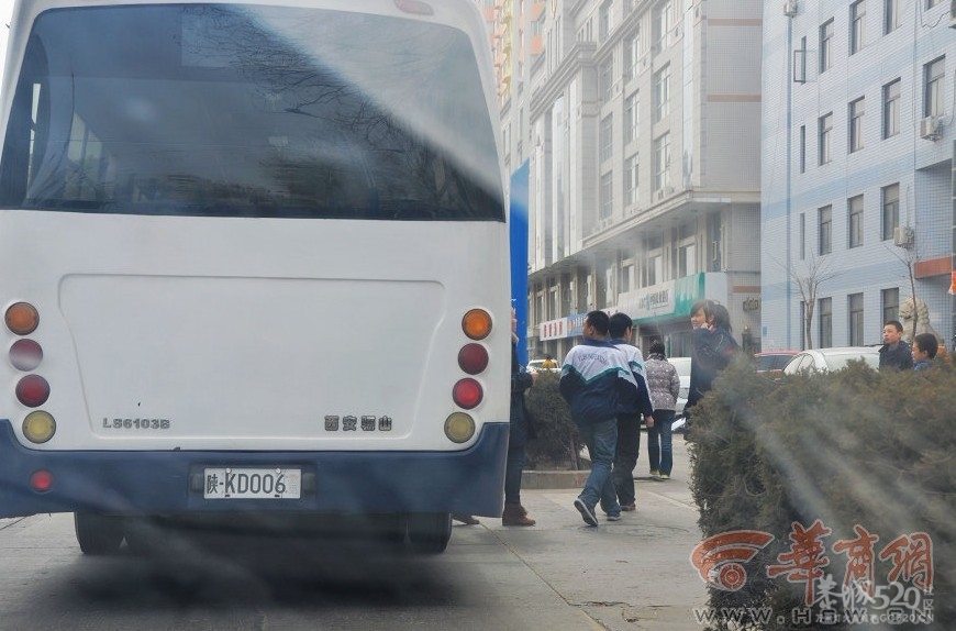 陕西榆林校车挂警车牌接学生843 / 作者:小雨点 / 帖子ID:10787