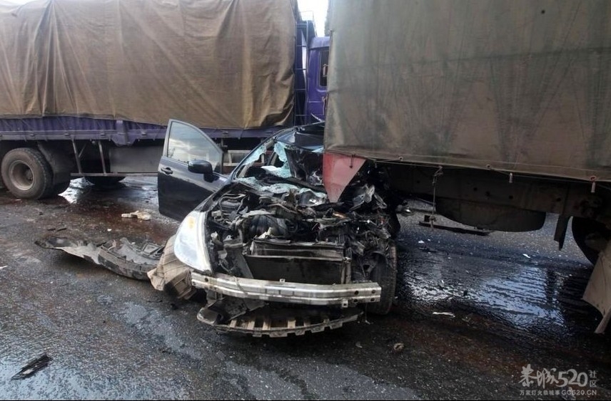 云南高速13车追尾 面包车被压成废铁145 / 作者:小雨点 / 帖子ID:10835