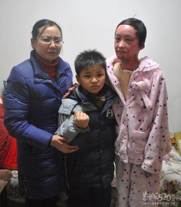 抗震救灾小英雄林浩看望并鼓励周岩【组图】103 / 作者:黄子 / 帖子ID:10886