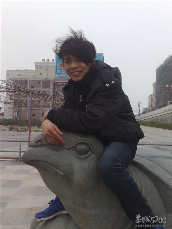 这个娃崽才怕，居然摸到龟头。。。。。921 / 作者:恋上背叛 / 帖子ID:10890