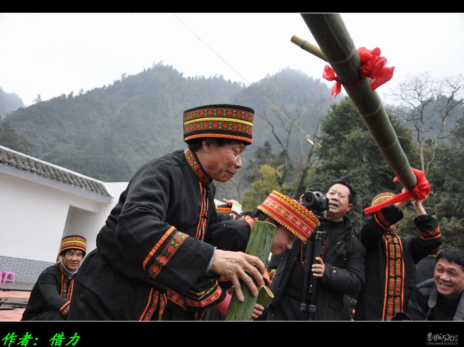 花炮节上的各种喝酒相518 / 作者:平安大叔 / 帖子ID:10952