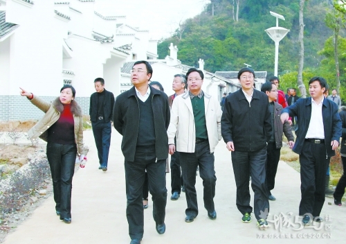 自治区党委常委、宣传部部长沈北海在邓扒调研957 / 作者:社区小编 / 帖子ID:11917