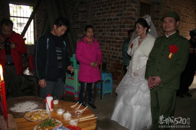 武鸣经典低碳环保婚礼，比起豪车要好多了。值得推崇！372 / 作者:扯卵谈 / 帖子ID:12401