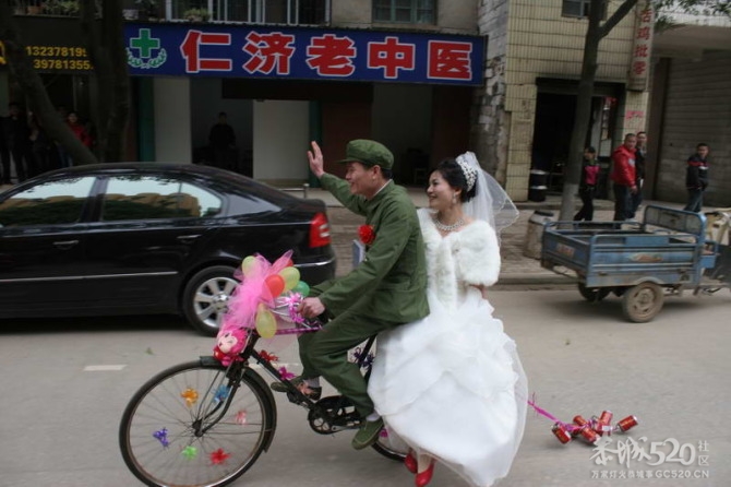武鸣经典低碳环保婚礼，比起豪车要好多了。值得推崇！278 / 作者:扯卵谈 / 帖子ID:12401