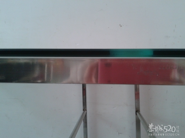 出售不锈钢架玻璃面板电脑桌~586 / 作者:茹~菓 / 帖子ID:12426