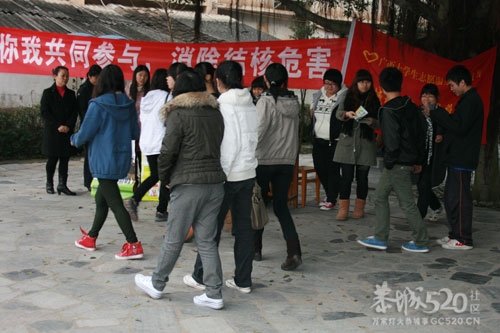 恭城县志愿者走进校园开展防艾宣传321 / 作者:社区小编 / 帖子ID:14290