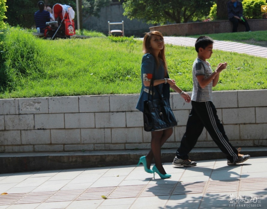 夏天美女很多的季节650 / 作者:晓安 / 帖子ID:15408