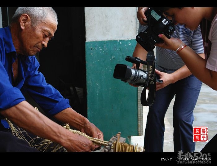 脖子上吊草鞋的老外869 / 作者:平安大叔 / 帖子ID:15568