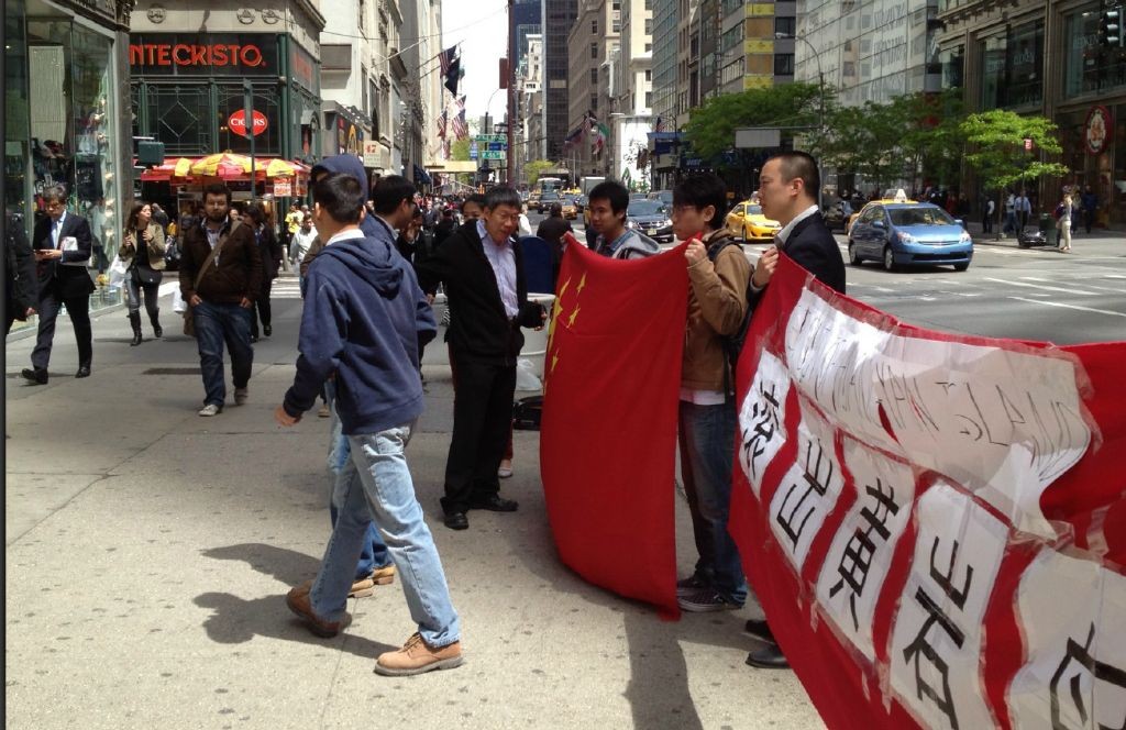 中赴美留学生在菲驻联合国代表团前示威(图872 / 作者:竹笋 / 帖子ID:15995