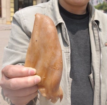 江西“人造猪耳朵”疑用明胶和塑料制成284 / 作者:小雨点 / 帖子ID:16436