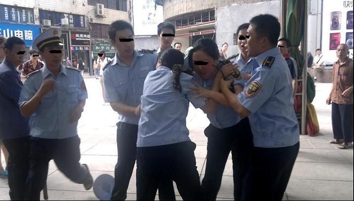 城管的素质由此可见一般958 / 作者:小雨点 / 帖子ID:16731