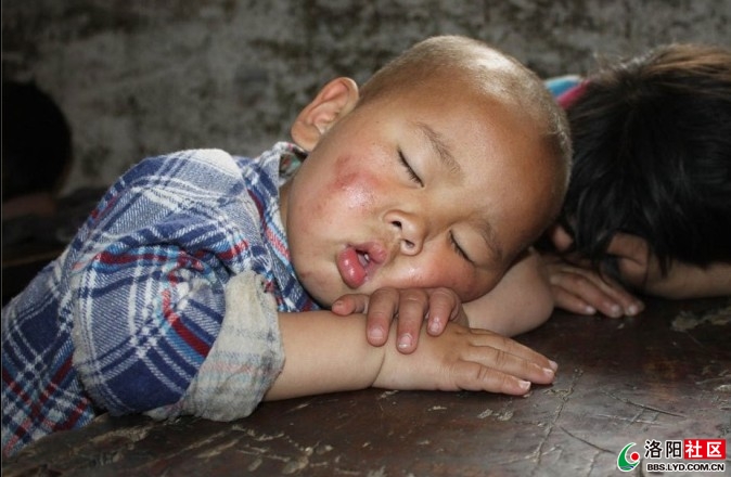 乡村代课教师抱着学生午睡63 / 作者:8277 / 帖子ID:18156