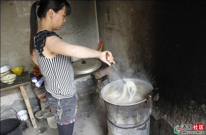 乡村代课教师抱着学生午睡356 / 作者:8277 / 帖子ID:18156