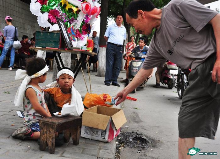 古有卖身葬父，如今也能上演，是倒退还是开眼13 / 作者:翠峰紫阳 / 帖子ID:19204