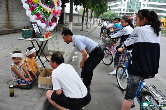 古有卖身葬父，如今也能上演，是倒退还是开眼9 / 作者:翠峰紫阳 / 帖子ID:19204