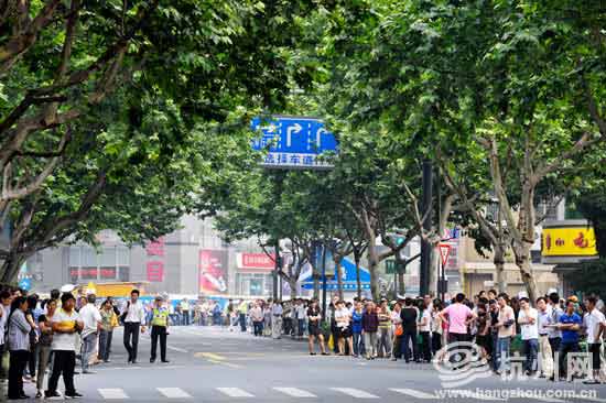 最美司机吴斌出殡 沿途路人纷纷伫立送英雄(图)190 / 作者:九姑娘 / 帖子ID:19401