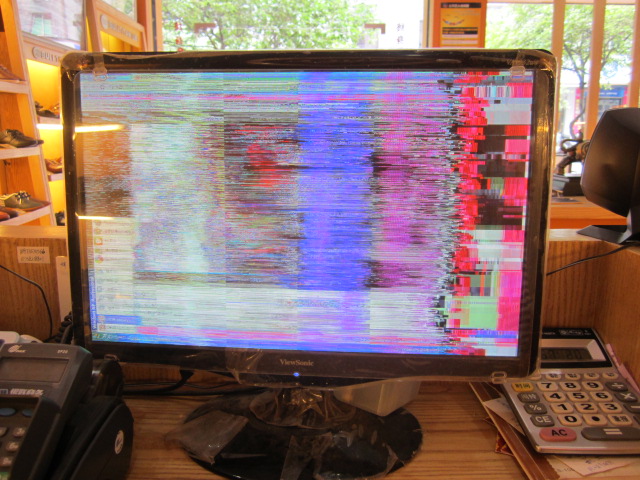 有没有一个懂电脑的人知道这是怎么回事啊？？33 / 作者:高手怕菜刀 / 帖子ID:19442