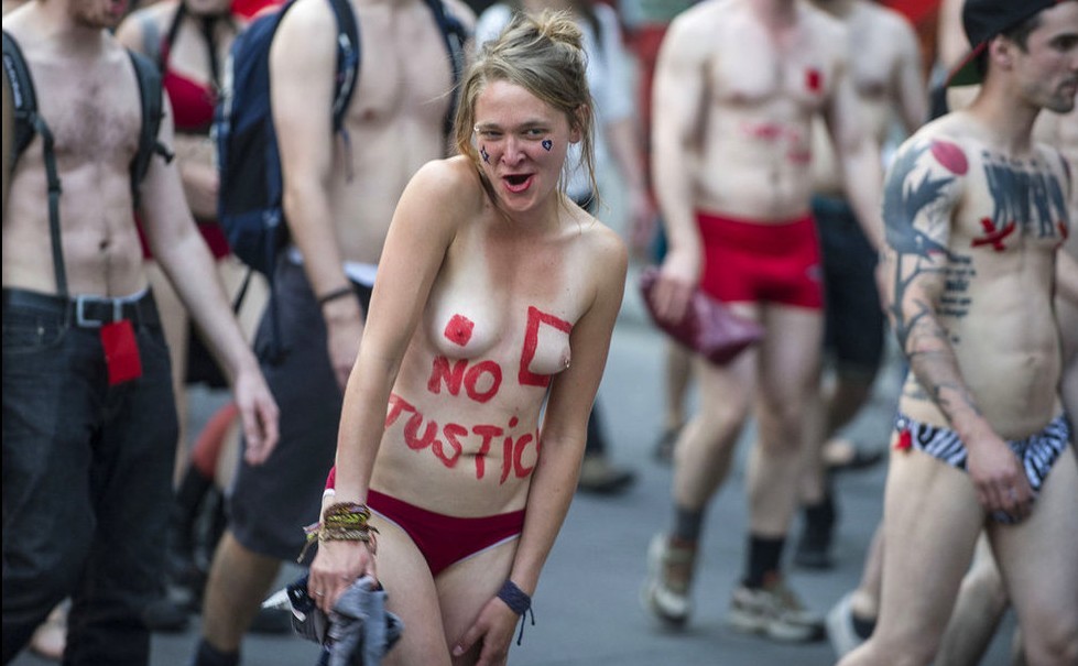 赤裸的学生大游行抗议学费上涨299 / 作者:不需要人懂 / 帖子ID:19794