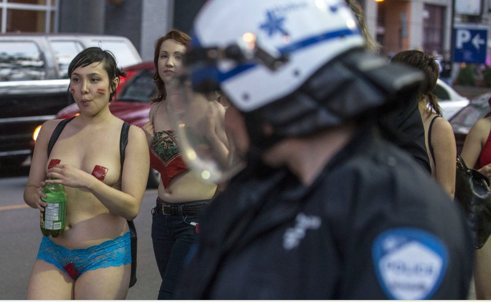 赤裸的学生大游行抗议学费上涨897 / 作者:不需要人懂 / 帖子ID:19794