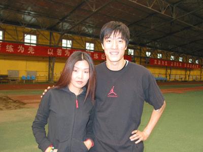 冬日娜接机刘翔一脸花痴 网友评:眼神说明一切32 / 作者:竹笋 / 帖子ID:19818