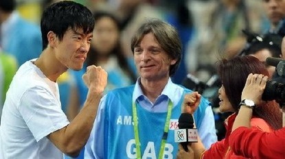 冬日娜接机刘翔一脸花痴 网友评:眼神说明一切182 / 作者:竹笋 / 帖子ID:19818