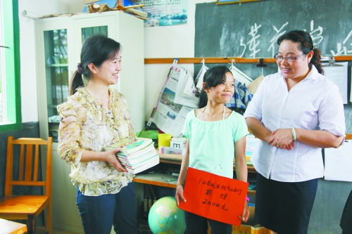 恭城“最美岩洞女孩”李居香学习和生活有了保障77 / 作者:黄子 / 帖子ID:19830