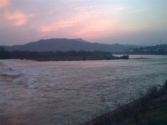 手机拍的，不敢到摄影版块比294 / 作者:极速6688 / 帖子ID:19947