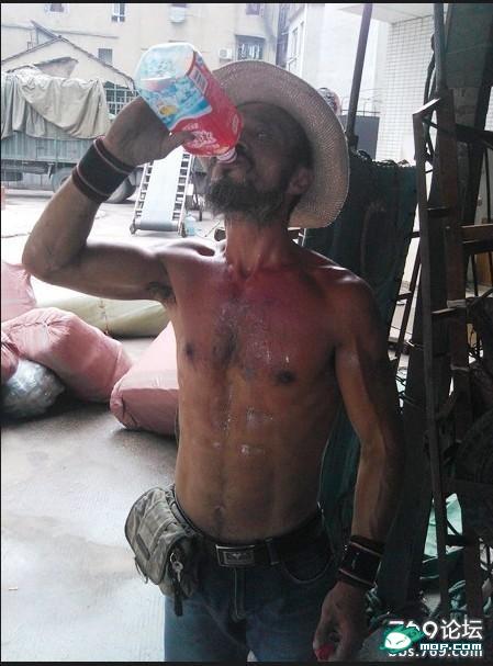 武汉“板车哥”露6块完美腹肌127 / 作者:裙角飞扬 / 帖子ID:20041