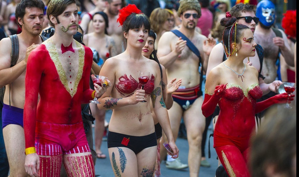 赤裸的学生大游行抗议学费上涨868 / 作者:不需要人懂 / 帖子ID:19794